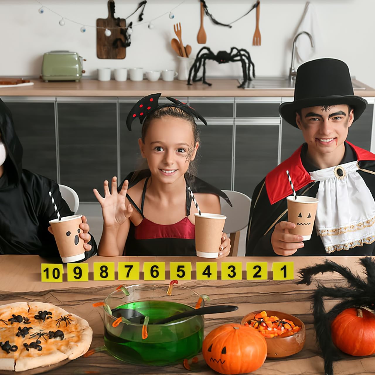Yellow Halloween Crime Scene N - Photography Prompt recension och pris