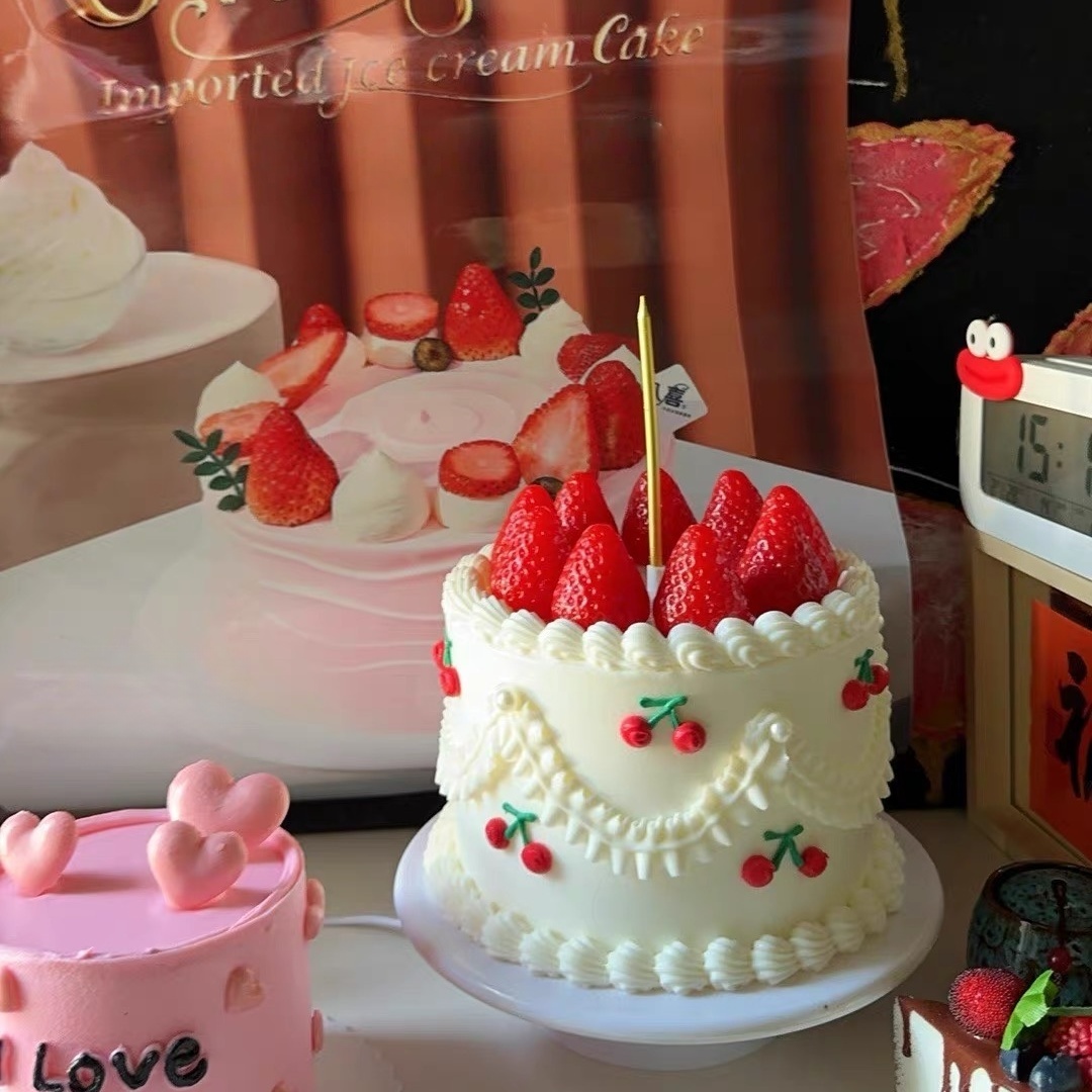 Realistic Vintage Cream Cake M - Photography Food recension och pris